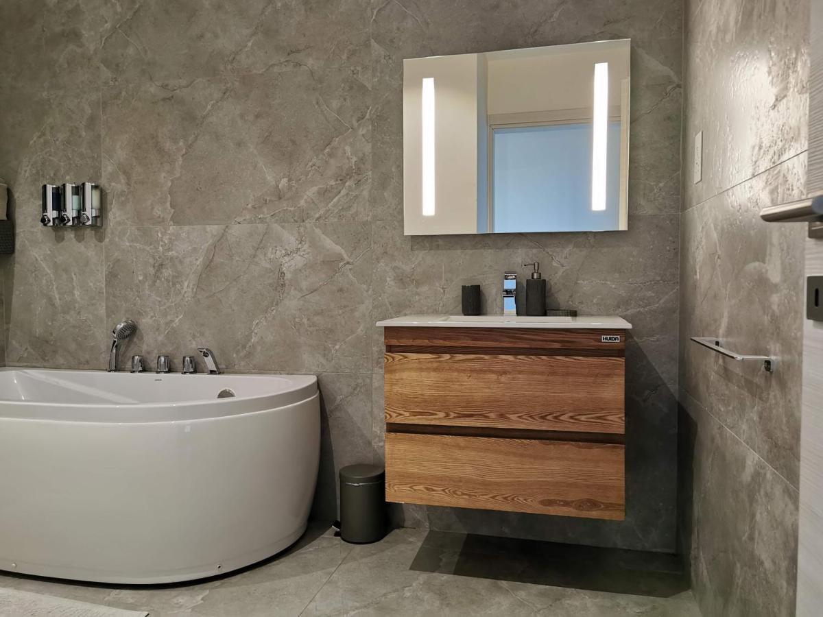 Duplex Maisonette With Heated P-Pool And Jacuzzi Saint Julian's Luaran gambar